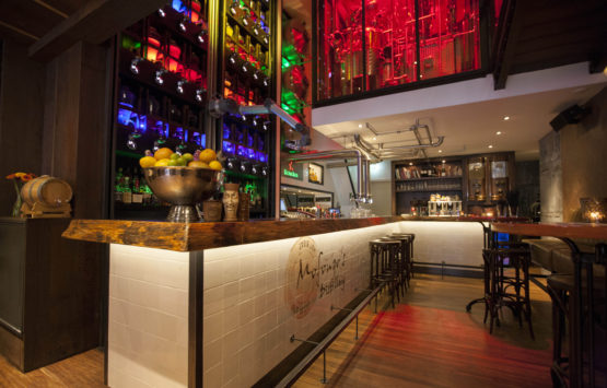 Cocktails & cheers: 5 bars die je niet mag missen in Groningen