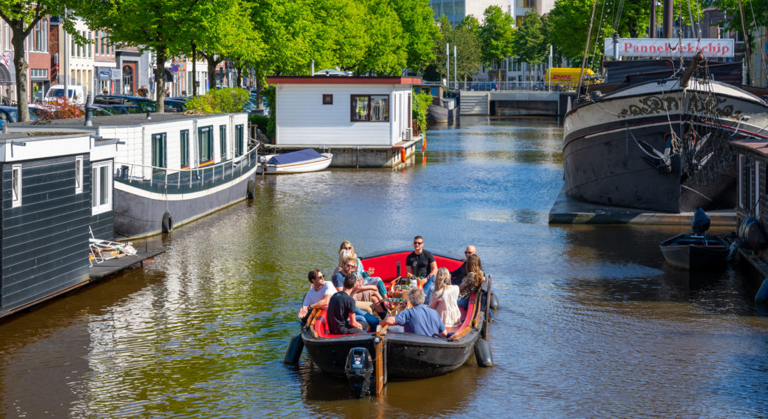 Boottocht door de Groningse grachten met de Rinus
