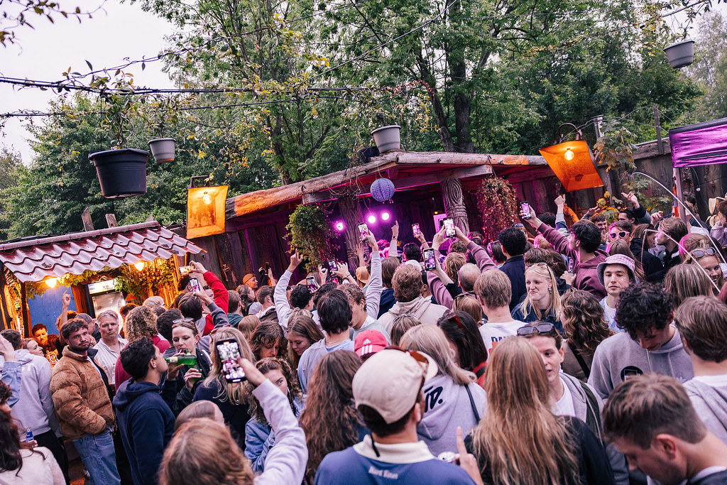 Stapjeskamer Festival Bamboo Lodge